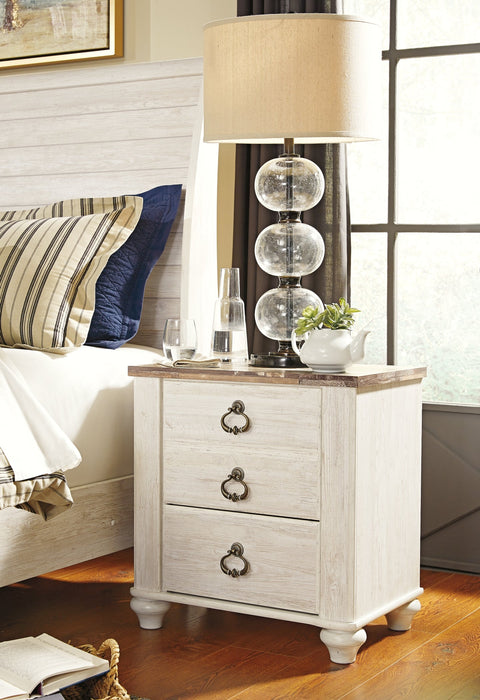 Willowton California King Panel Bed with Mirrored Dresser and 2 Nightstands Huntsville Furniture Outlet