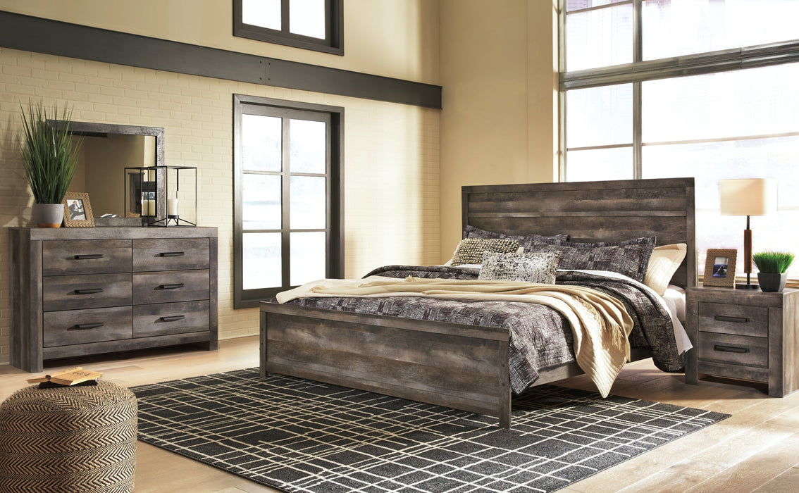 Wynnlow King Panel Bed with Mirrored Dresser Huntsville Furniture Outlet