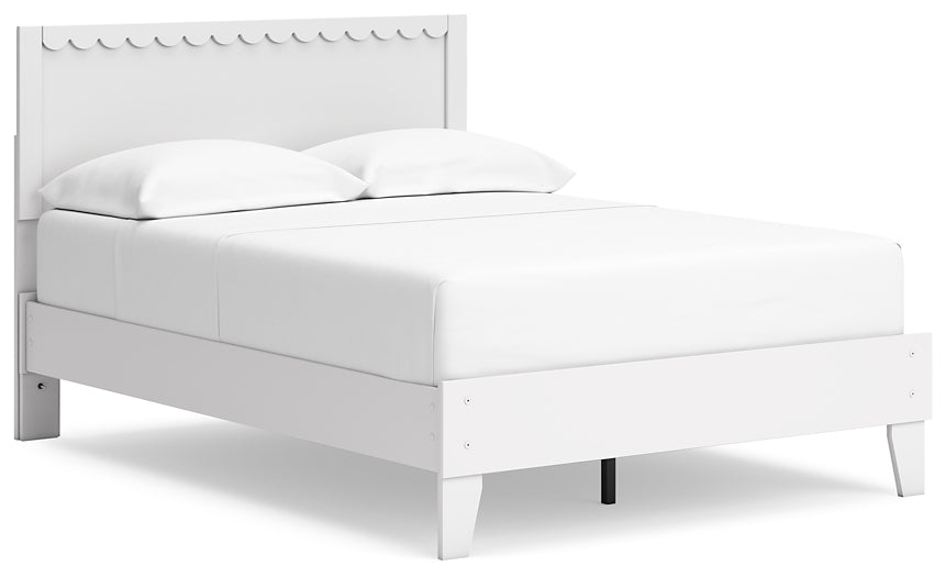 Hallityn Full Panel Platform Bed with Dresser and 2 Nightstands