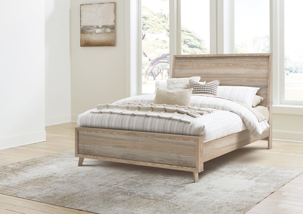 Hasbrick Queen Panel Bed with Dresser