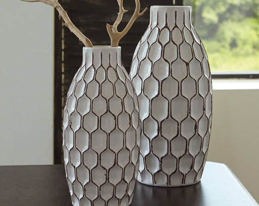 Dionna Vase Set (2/CN) Huntsville Furniture Outlet