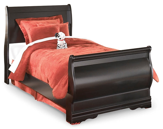 Huey Vineyard Full Sleigh Bed with Mirrored Dresser, Chest and 2 Nightstands Huntsville Furniture Outlet