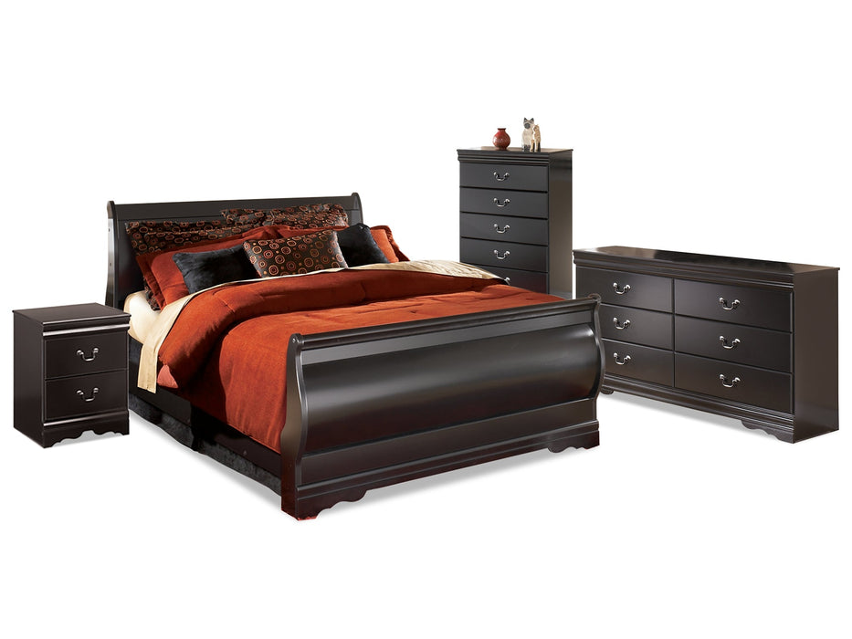 Huey Vineyard Queen Sleigh Bed with Mirrored Dresser and Nightstand Huntsville Furniture Outlet