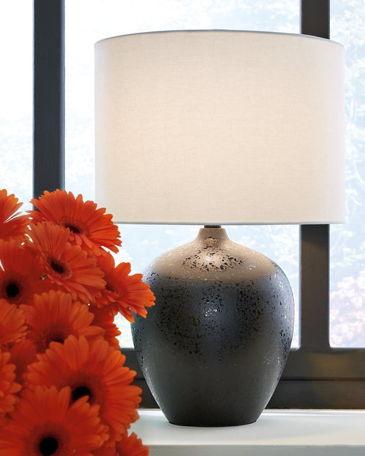 Ladstow Ceramic Table Lamp (1/CN) Huntsville Furniture Outlet